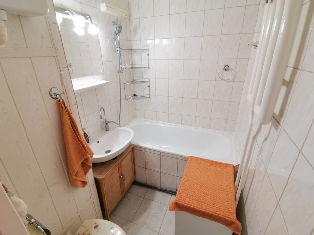 FÜRDŐSZOBA + WC